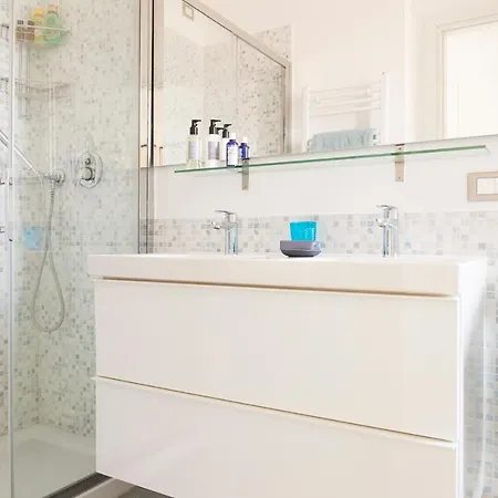 Plum Guide - Evergreen Apartment Milan